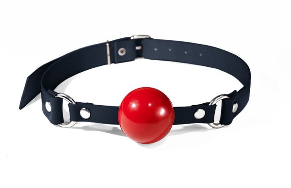 Кляп силіконовий Feral Feelings Silicon Ball Gag Black/Red, чорний ремінь, червона кулька