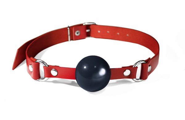 Кляп силіконовий Feral Feelings Silicon Ball Gag Red/Black, червоний ремінь, чорна кулька